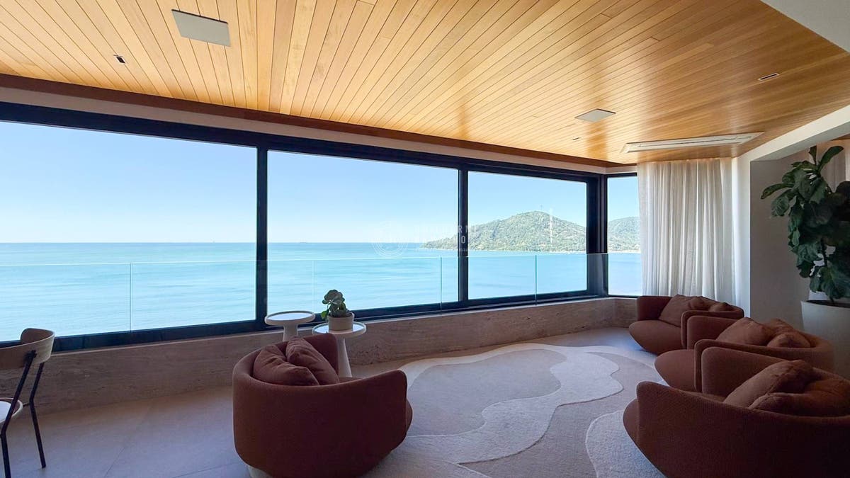 Apartamento frente mar à venda com 338m², 3 suítes (sendo 01 master com closet), reformado e finamente mobiliado em Balneário Camboriú/SC - Apartamento em Centro, Balneário Camboriú - à venda - IMOBILIÁRIA GUILHERME LTDA