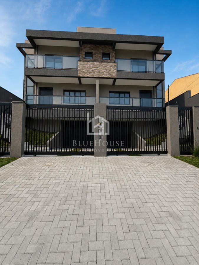 Triplex de frente para rua á venda no Hauer - Sobrado em Hauer, Curitiba - à venda - BlueHouse