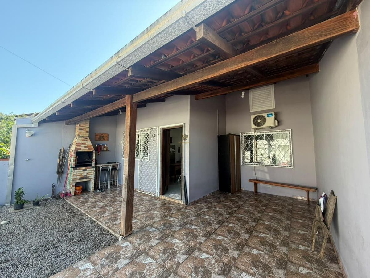 Casa com 2 dormitórios apenas 500m da praia - Casa em Itacolomi, Balneário Piçarras - à venda - RS Soluções Imobiliárias