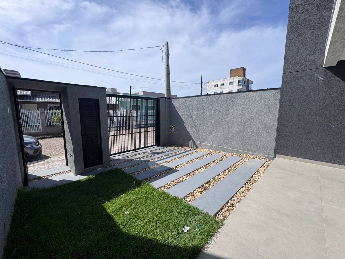Sobrado com 3 Dormitórios Balneário Piçarras - Casa em Itacolomi, Balneário Piçarras - à venda - RS Soluções Imobiliárias