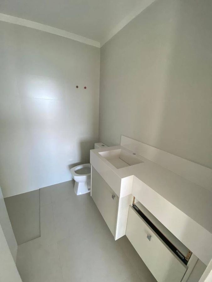 Solar tower - apartamentos na meia praia com 4 suítes