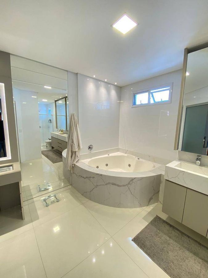Premier tower - apartamento com 05 suítes finamente mobiliad