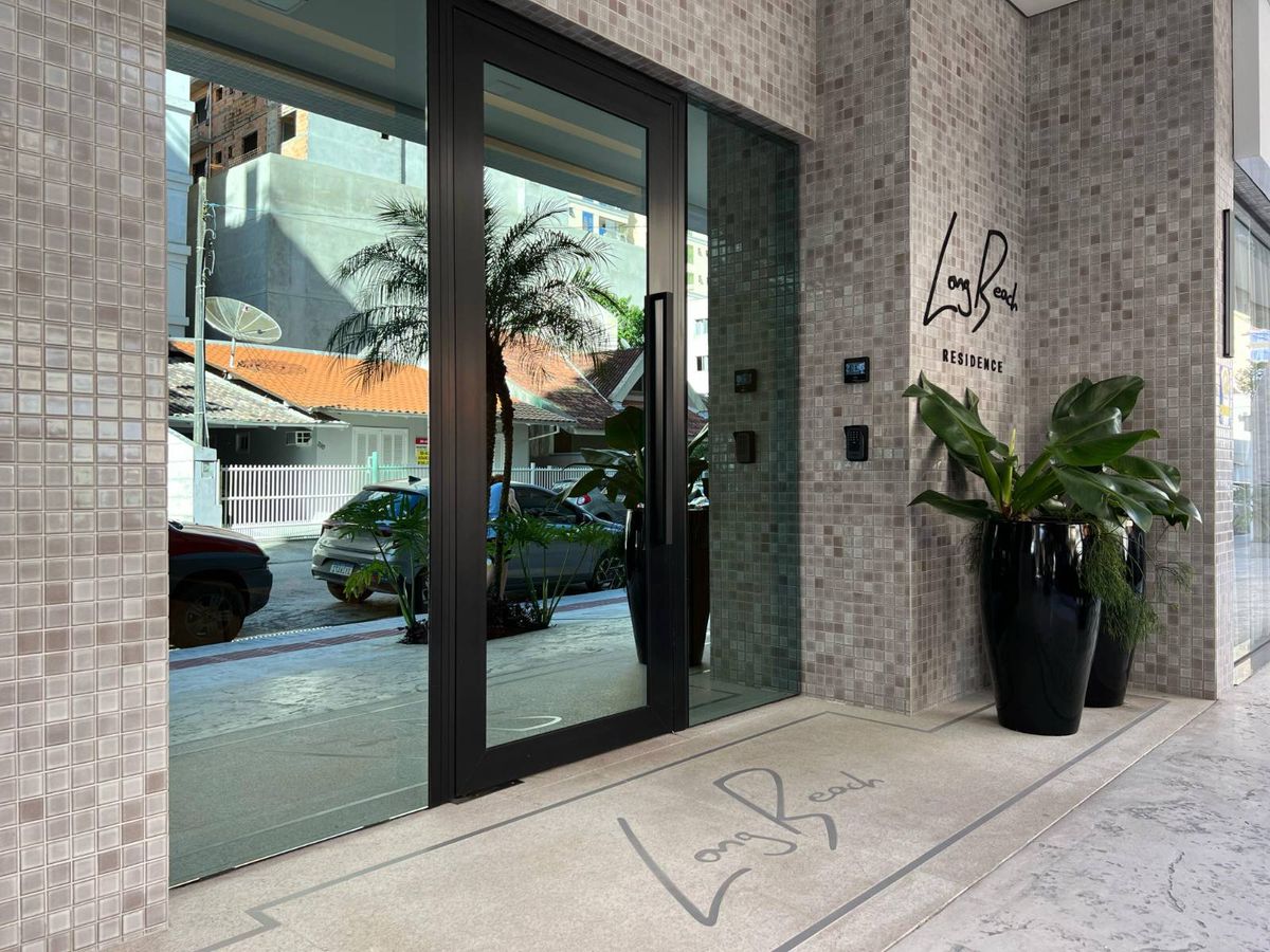 Long beach residence apartamento pronto mobiliado com 3 suít