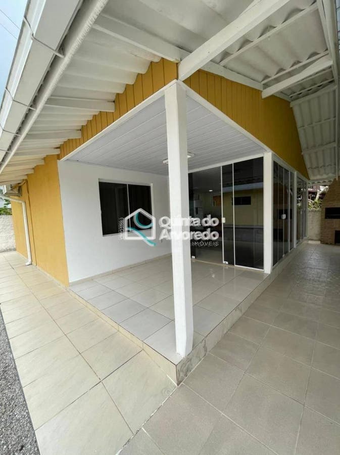 Casa Praia Da Camboa - Casa em Armação da Piedade, Governador Celso Ramos - à venda - Quinta do Arvoredo Imóveis