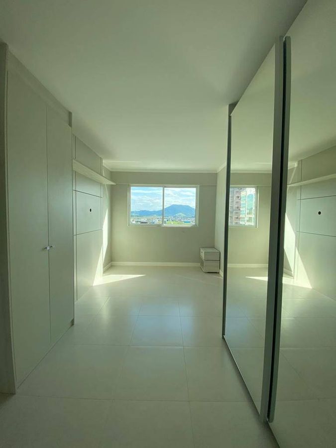 Solar tower - apartamentos na meia praia com 4 suítes