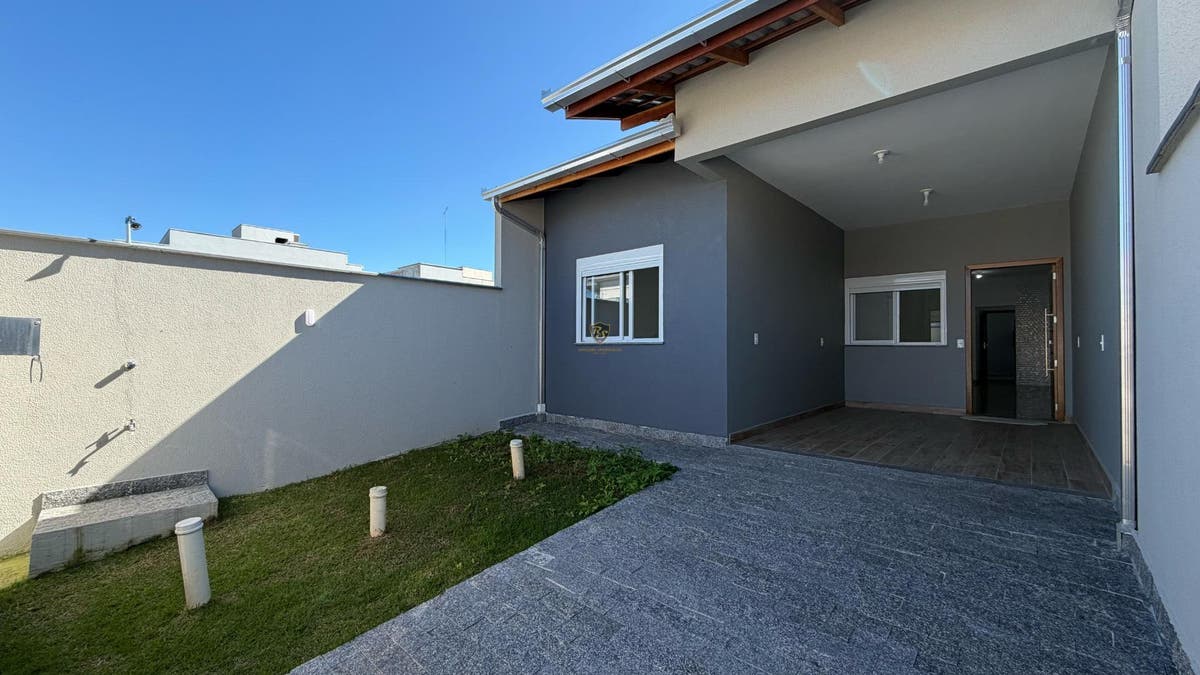 Casa com 3 Quartos e Espaço nos Fundos - Casa em Itacolomi, Balneário Piçarras - à venda - RS Soluções Imobiliárias
