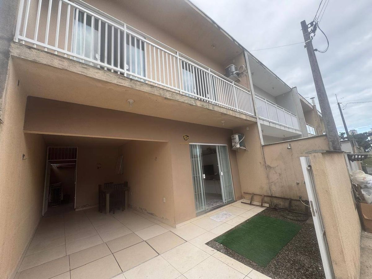 Casa, 700 Metros do Mar, 2 Dormitórios, Sendo 1 Suíte, Itacolomi em Balneário Piçarras-Sc - Casa em Itacolomi, Balneário Piçarras - à venda - RS Soluções Imobiliárias