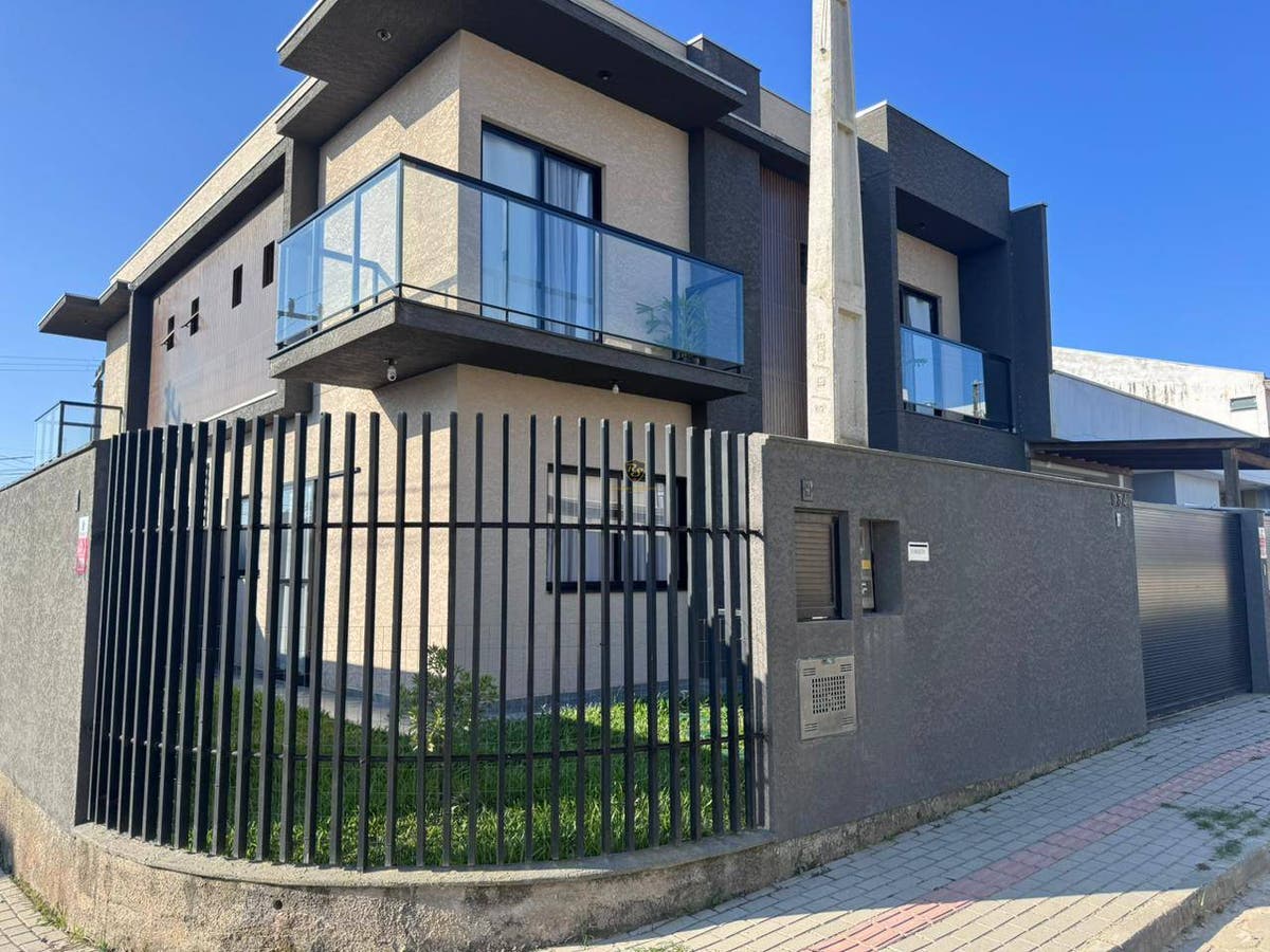 Sobrado Todo Mobiliado de Esquina - Casa em Itacolomi, Balneário Piçarras - à venda - RS Soluções Imobiliárias