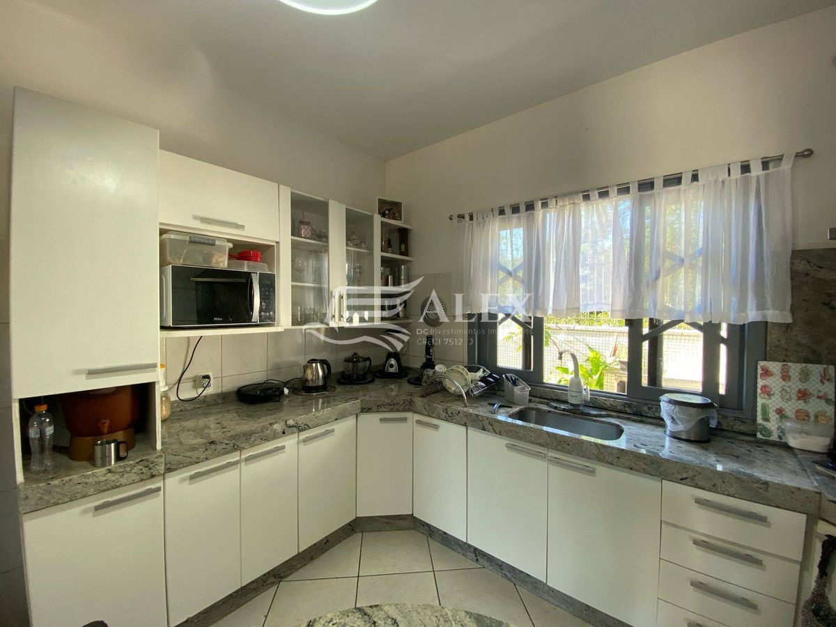 Casa em porto belo pronta mobiliada - 3 dormitórios sendo 1 