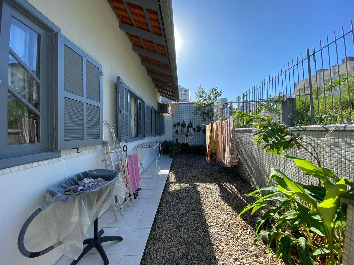 Casa em porto belo pronta mobiliada - 3 dormitórios sendo 1 