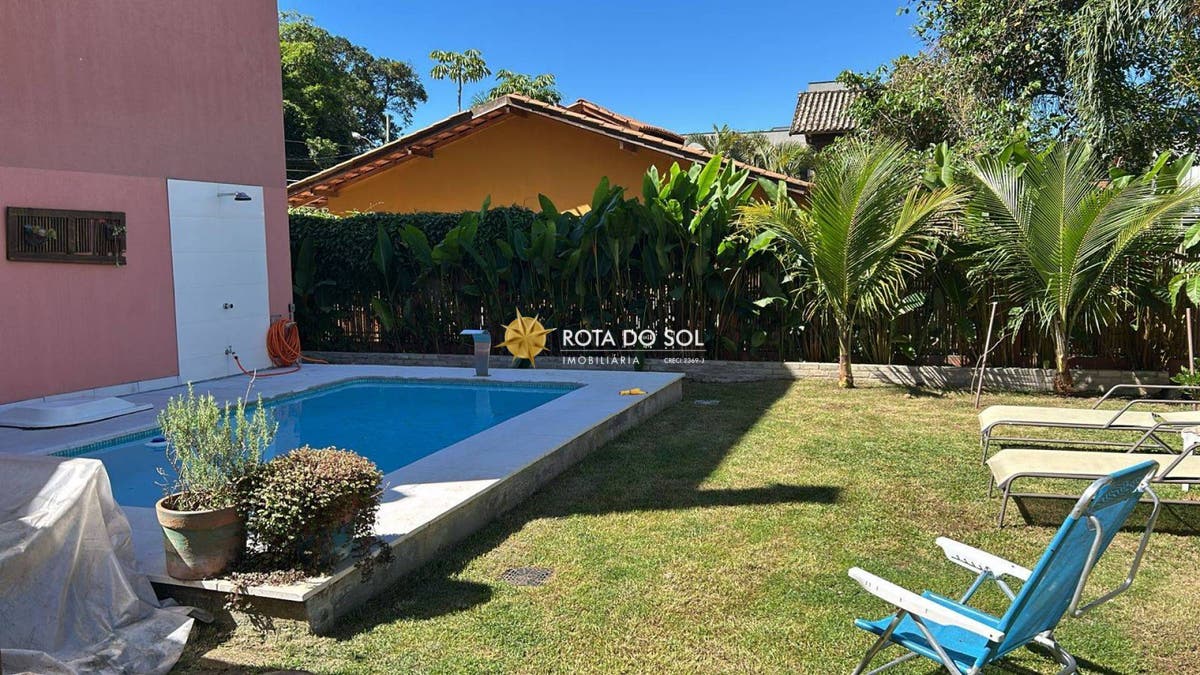 Casa à venda 4 quartos com piscina Praia Mariscal Bombinhas SC