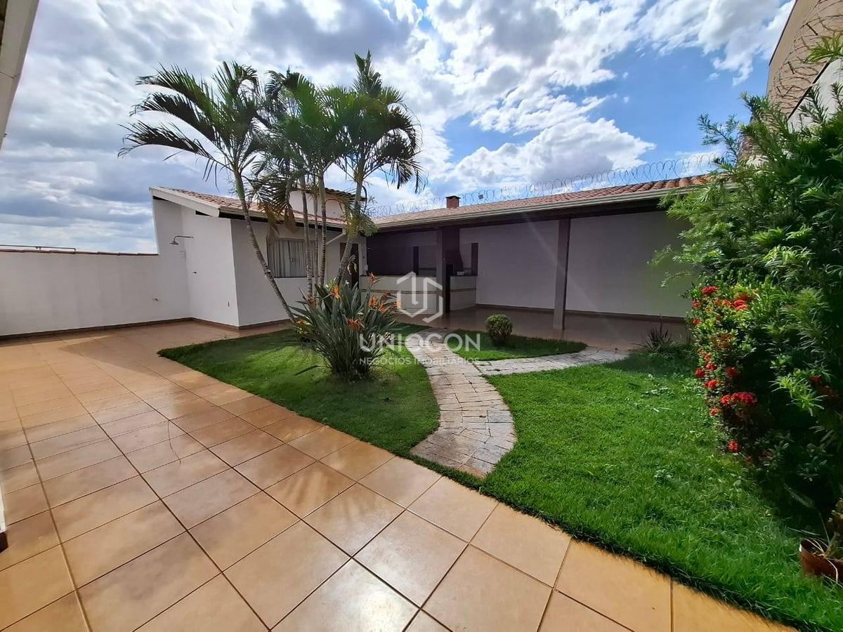 Casa, 3 quartos, 225 m² - Foto 38