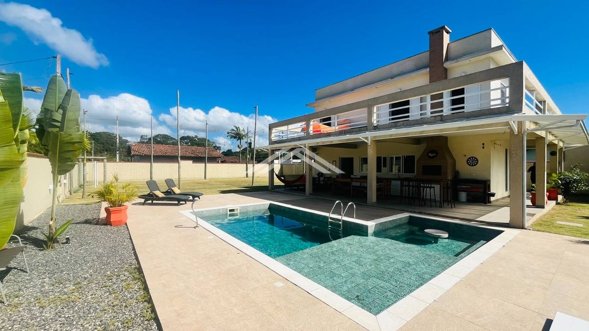 Casa de Praia à venda com Piscina, Campo de Futebol e Espaço Gourmet em Itapoá - SC - Casa em Centro, Itapoá - à venda - Imobiliária Sperandio
