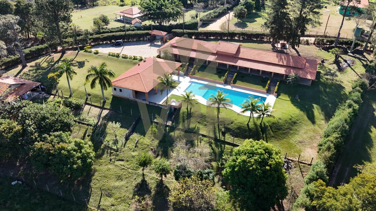 Chácara de 20.000m² com 5 suítes em um dos melhores loteamentos de Bofete-SP - Chácara em Centro, Bofete - à venda - V2F IMÓVEIS LTDA