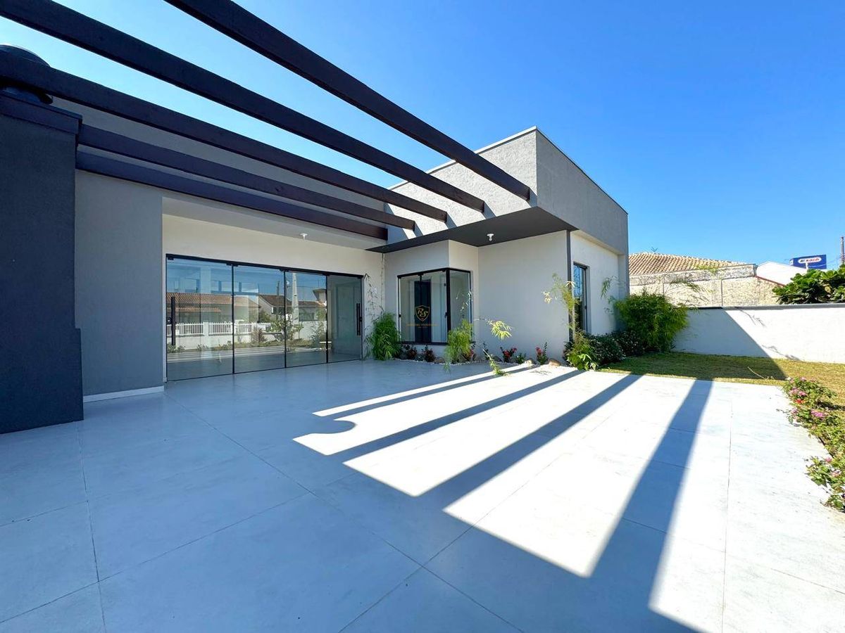 Linda Casa - 3 Dormitórios e Amplo Terreno - Casa em Itacolomi, Balneário Piçarras - à venda - RS Soluções Imobiliárias