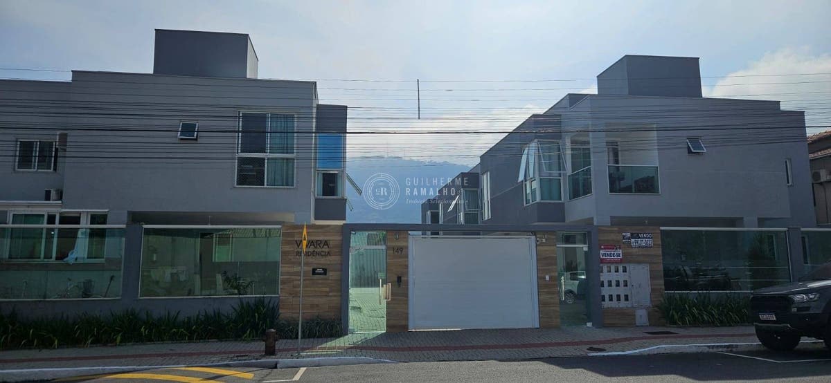 Sobrado geminado com 02 suítes à venda na Barra em Balneário Camboriú - Sobrado em Barra, Balneário Camboriú - à venda - IMOBILIÁRIA GUILHERME LTDA