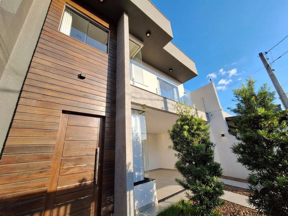Sobrado Mobiliado com 3 dormitórios - Casa em Itacolomi, Balneário Piçarras - à venda - RS Soluções Imobiliárias