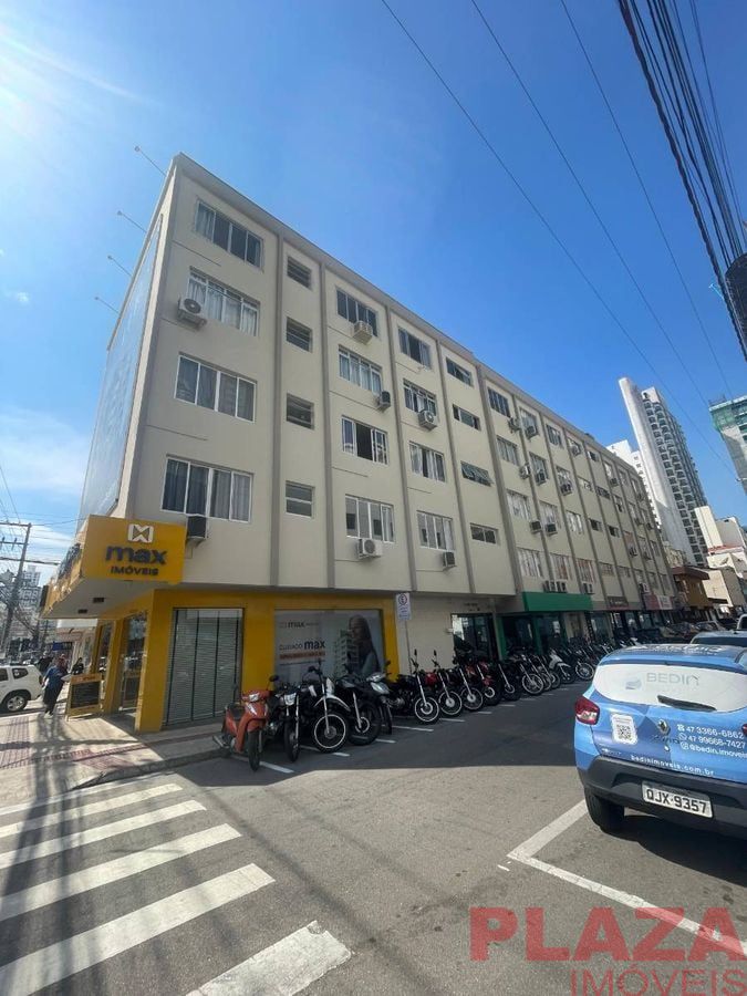 Apartamento quadra mar 3 dormitórios (1 suíte) sem vaga cent