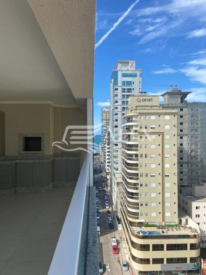Solar tower - apartamentos na meia praia com 4 suítes