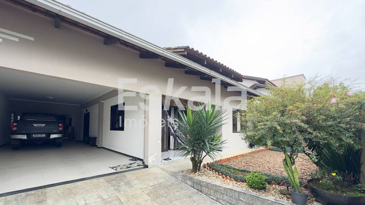 Casa, 4 quartos, 218 m² - Foto 1