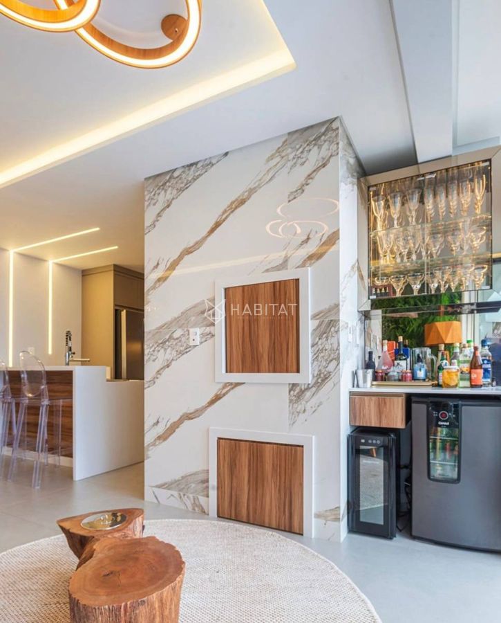 Belíssimo apartamento finamente mobiliado. quadra mar com 01 suíte mais 02 demi e 02 vagas de garagem - Apartamento em Centro, Navegantes - à venda - Habitat Negócios Imobiliários