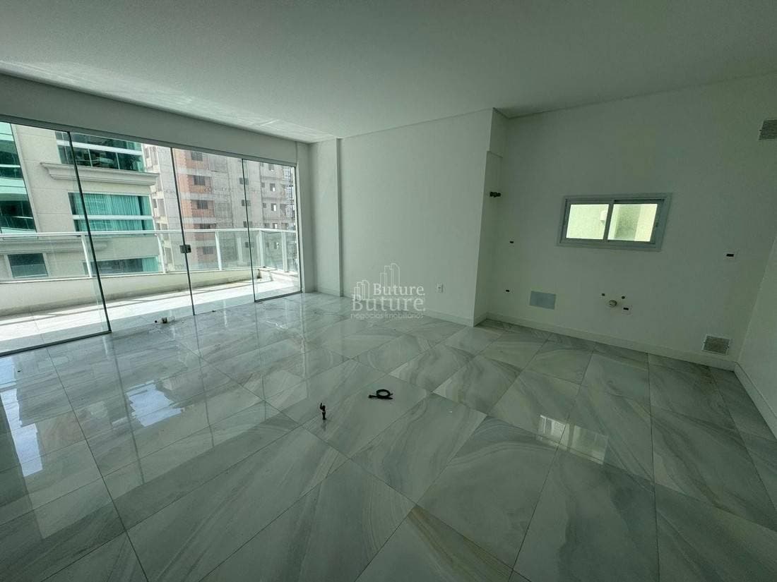 APARTAMENTO À VENDA - Apartamento em Meia Praia, Itapema - à venda - BUTURE NEGOCIOS IMOBILIARIOS LTDA