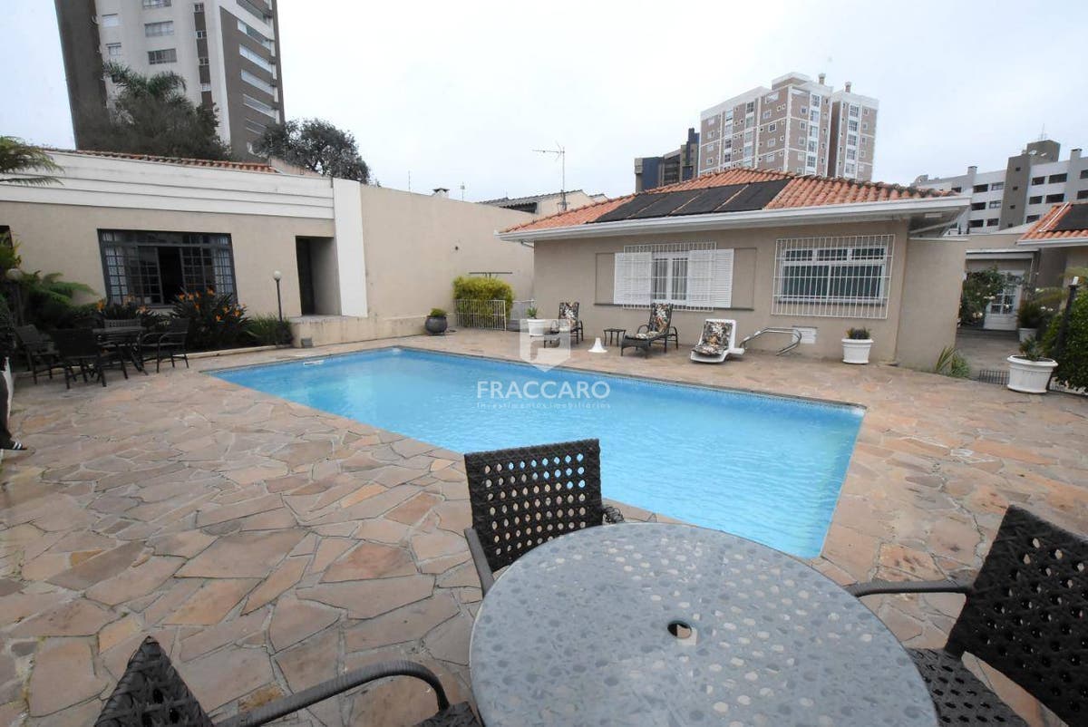 Casa à venda em Centro, Ponta Grossa — Portal Chave Fácil