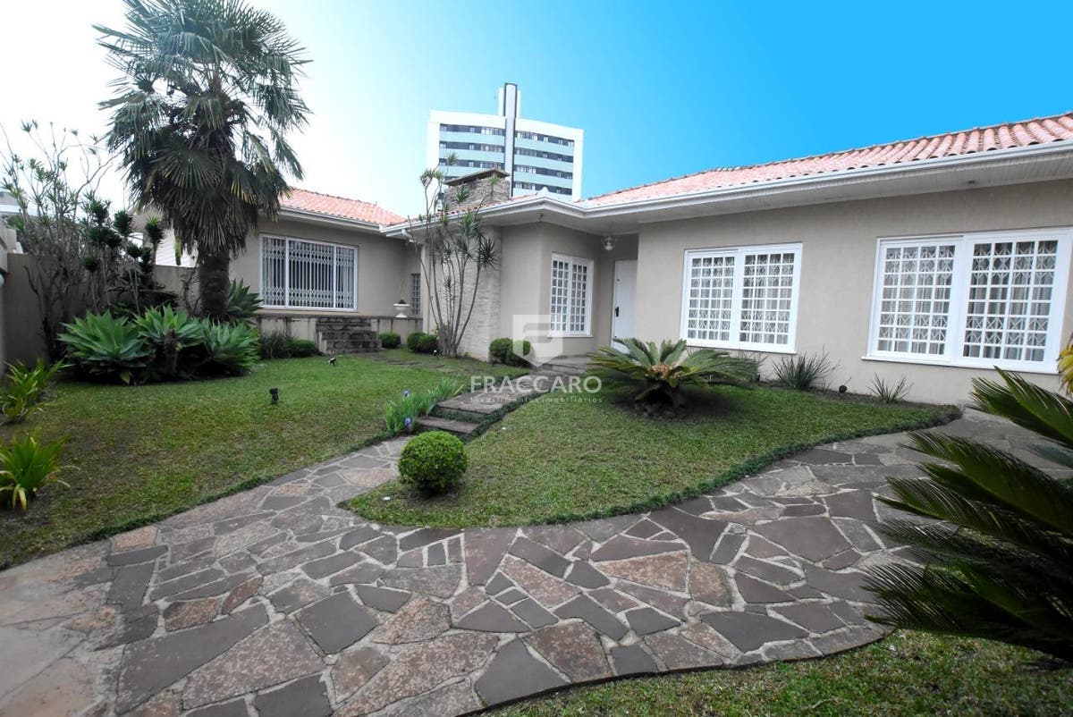 Casa à venda em Centro, Ponta Grossa — Portal Chave Fácil