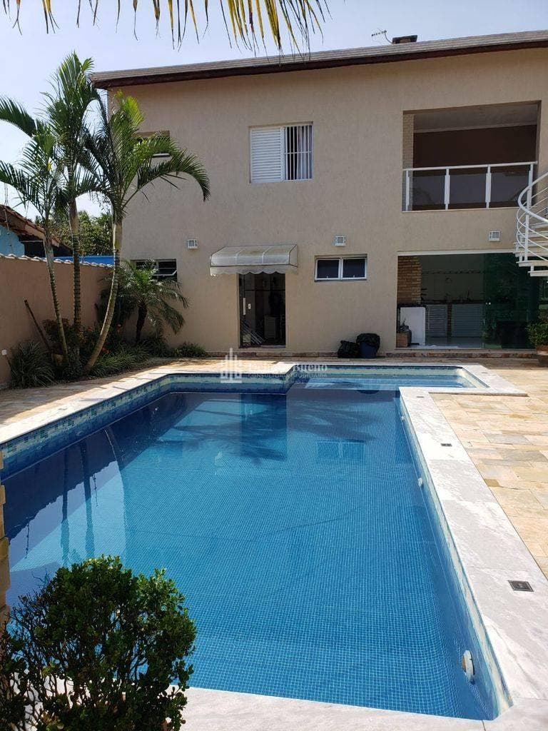 CASA COM PISCINA !!! OPORTUNIDADE SENDO 5DORMT 2SUITE PERTO DA PRAIA - Casa em Centro, Peruíbe - à venda - DEBORA BUENO CONSULTORIA IMOBILIÁRIA