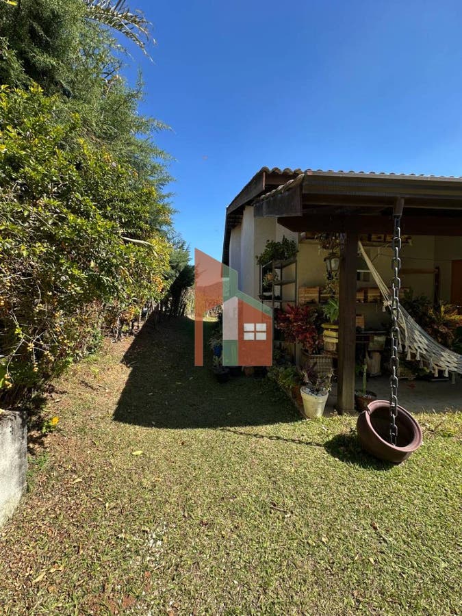 Casa de Condomínio de 3 quartos, 1000m² | Eu Corretor
