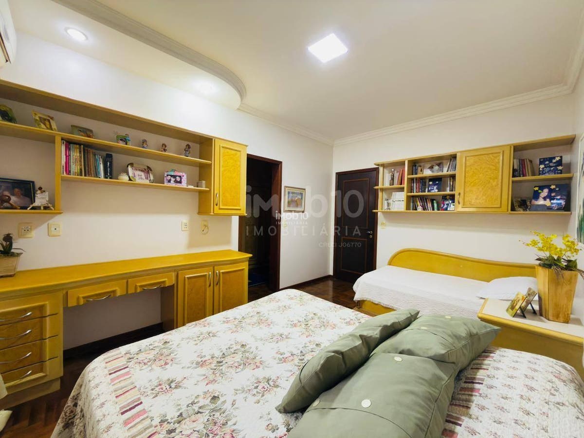 SOBRADO A VENDA COM 3 SUITES JARDIM LANCASTER, FOZ DO IGUAÇU,PR.