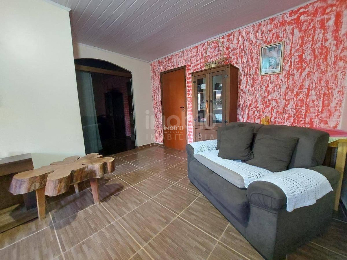 CASA A VENDA COM 3 QUARTOS NO BAIRRO JARDIM NOVO HORIZONTE EM FOZ DO IGUAÇU - PR