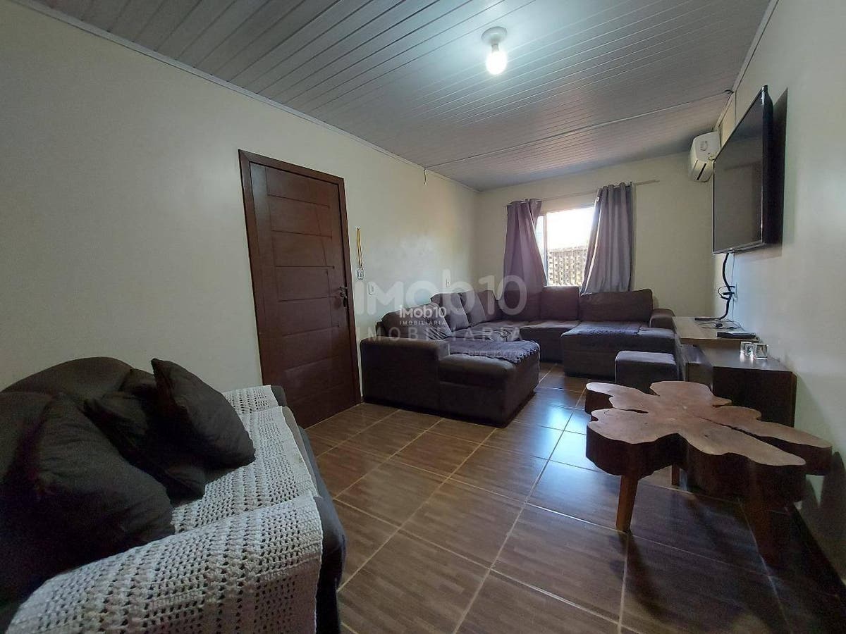 CASA A VENDA COM 3 QUARTOS NO BAIRRO JARDIM NOVO HORIZONTE EM FOZ DO IGUAÇU - PR