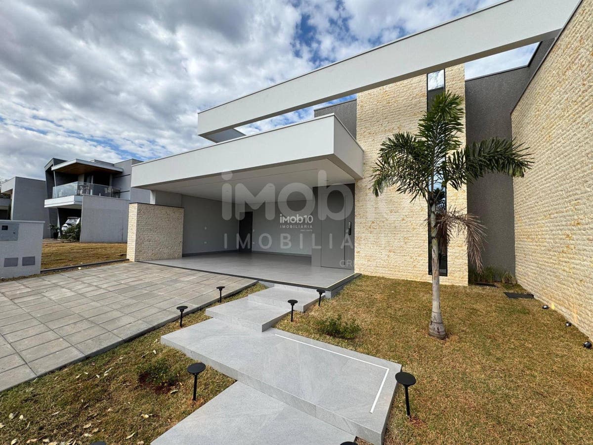 CASA COM 3 SUÍTES TÉRREA COM PISCINA A VENDA NO CONDOMÍNIO FECHADO SAFIRA EM FOZ DO IGUAÇU - PR