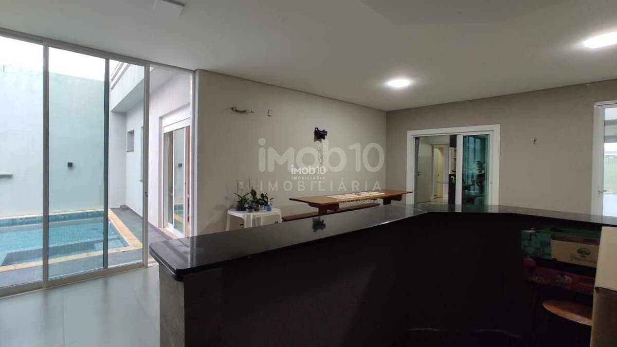 CASA TÉRREA COM 3 QUARTOS À VENDA NO JARDIM LANCASTER - FOZ DO IGUAÇU/PR