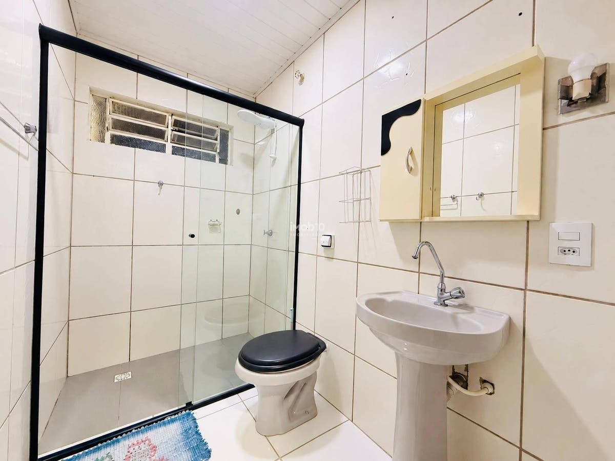 CASA PARA ALUGAR (R$6.000,00) OU VENDA COM 3 QUARTOS NO BAIRRO VILA A EM FOZ DO IGUAÇU - PR