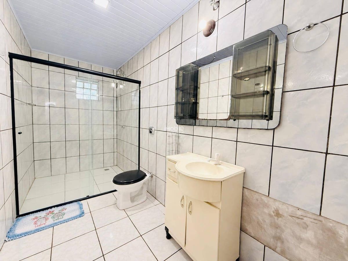 CASA PARA ALUGAR (R$6.000,00) OU VENDA COM 3 QUARTOS NO BAIRRO VILA A EM FOZ DO IGUAÇU - PR