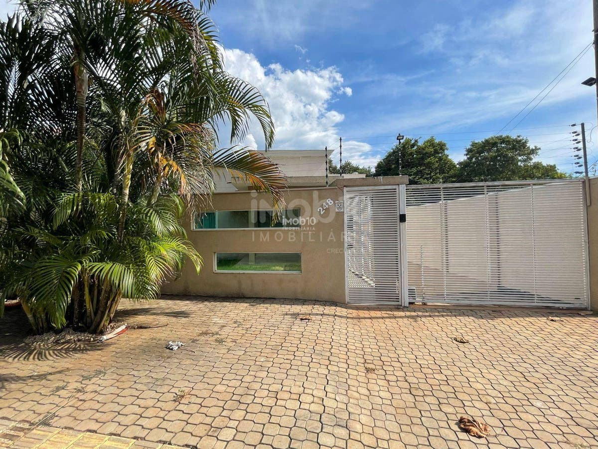 SOBRADO COM 3 QUARTOS E PISCINA A VENDA NO BAIRRO JARDIM PANORAMA EM FOZ DO IGUAÇU - PR