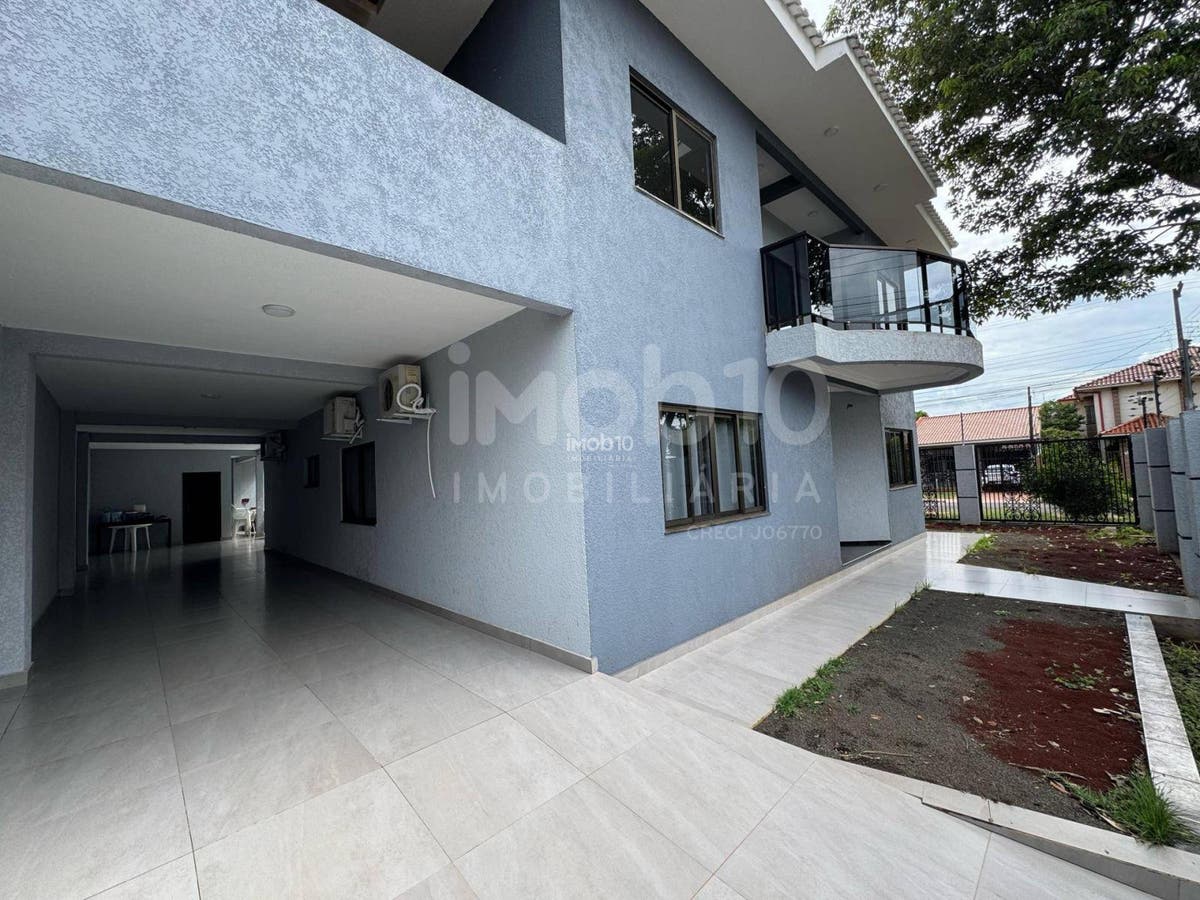 SOBRADO COM 6 QUARTOS COM PISCINA PARA ALUGUEL OU VENDA NO BAIRRO JARDIM IPÊ EM FOZ DO IGUAÇU - PR