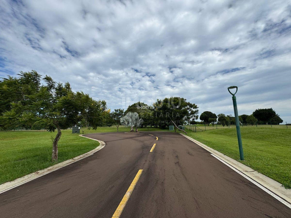 TERRENO A VENDA NO CONDOMÍNIO FECHADO VILLAGE IGUASSU GOLF RESIDENCE EM FOZ DO IGUAÇU - PR