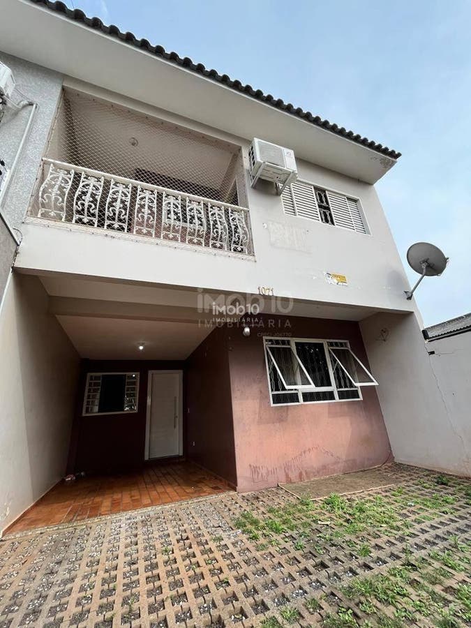 SOBRADO À VENDA COM 03 QUARTOS NA VILA MARACANÃ - FOZ DO IGUAÇU/PR