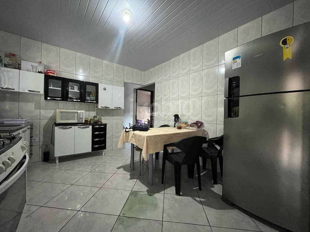 CASA COM 3 QUARTOS NO BAIRRO VILA ADRIANA EM FOZ DO IGUAÇU - PR