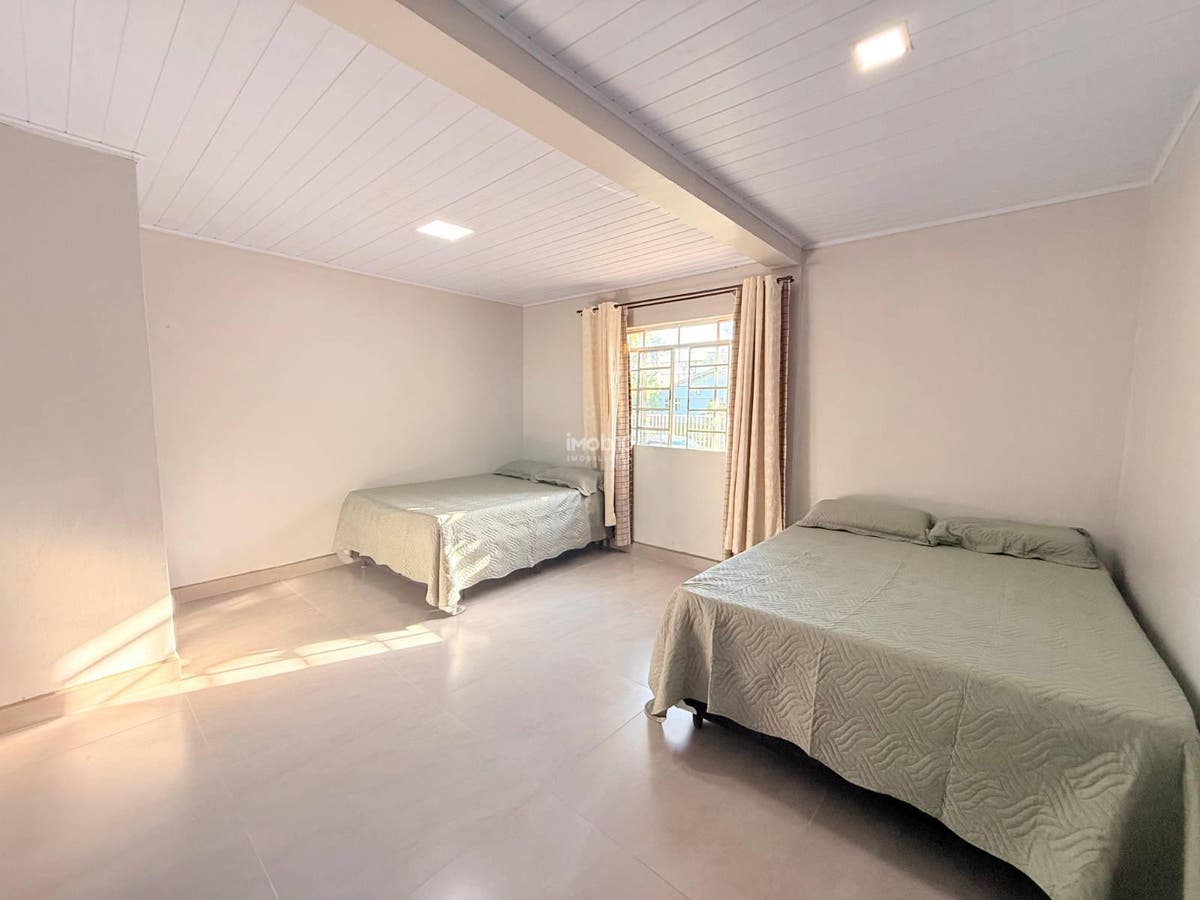 CASA PARA ALUGAR (R$6.000,00) OU VENDA COM 3 QUARTOS NO BAIRRO VILA A EM FOZ DO IGUAÇU - PR