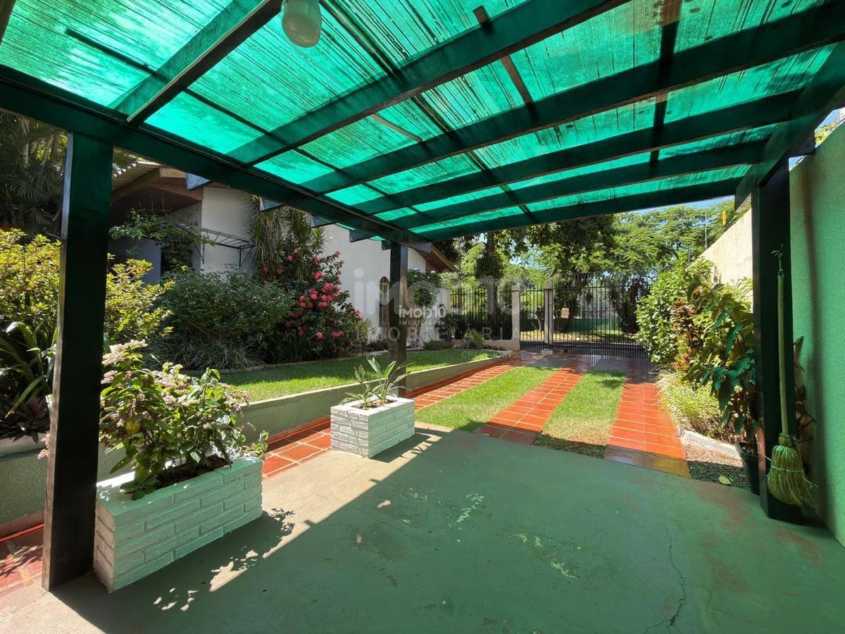 CASA À VENDA COM 3 QUARTOS E SALA COMERCIAL ANEXA, NO JARDIM AMÉRICA EM FOZ DO IGUAÇU/PR