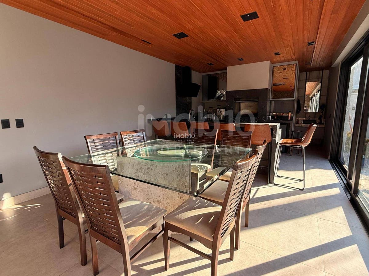 SOBRADO A VENDA COM 3 SUITES NO CONDOMINIO FECHADO SOLAR DAS PALMEIRAS FOZ DO IGUAÇU - PR