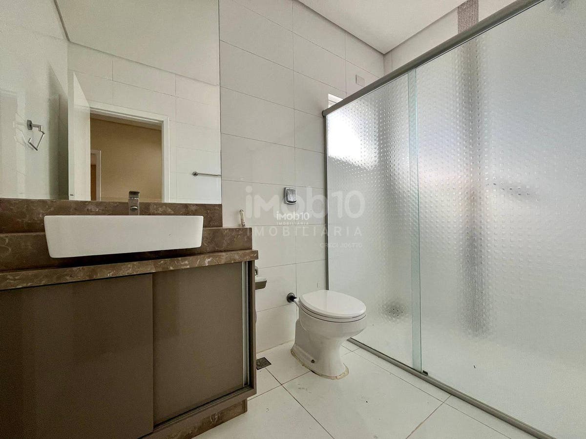 SOBRADO A VENDA OU PARA ALUGAR (R$5.000,00) NO CONDOMÍNIO FECHADO VILLA EUROPA JARDIM IGUAÇU FOZ DO IGUAÇU