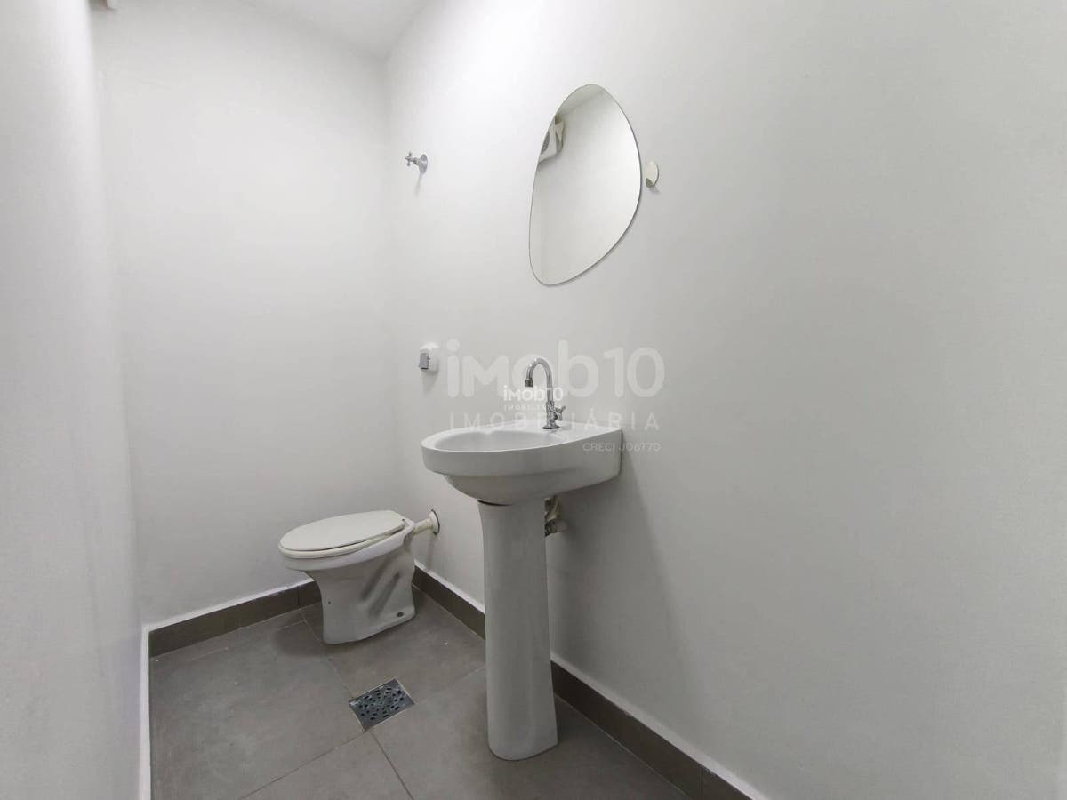 SALA COMERCIAL PARA ALUGAR (R$5.000,00) TÉRREA COM SOBRELOJA NO EDIFÍCIO METROPOLE - CENTRO - FOZ DO IGUAÇU/PR.