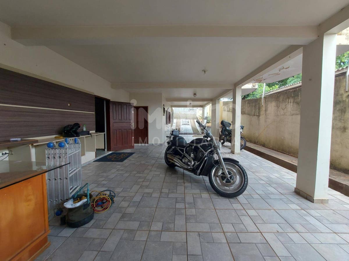 SOBRADO COM 4 QUARTOS A VENDA NO CENTRO DE FOZ DO IGUAÇU - PR