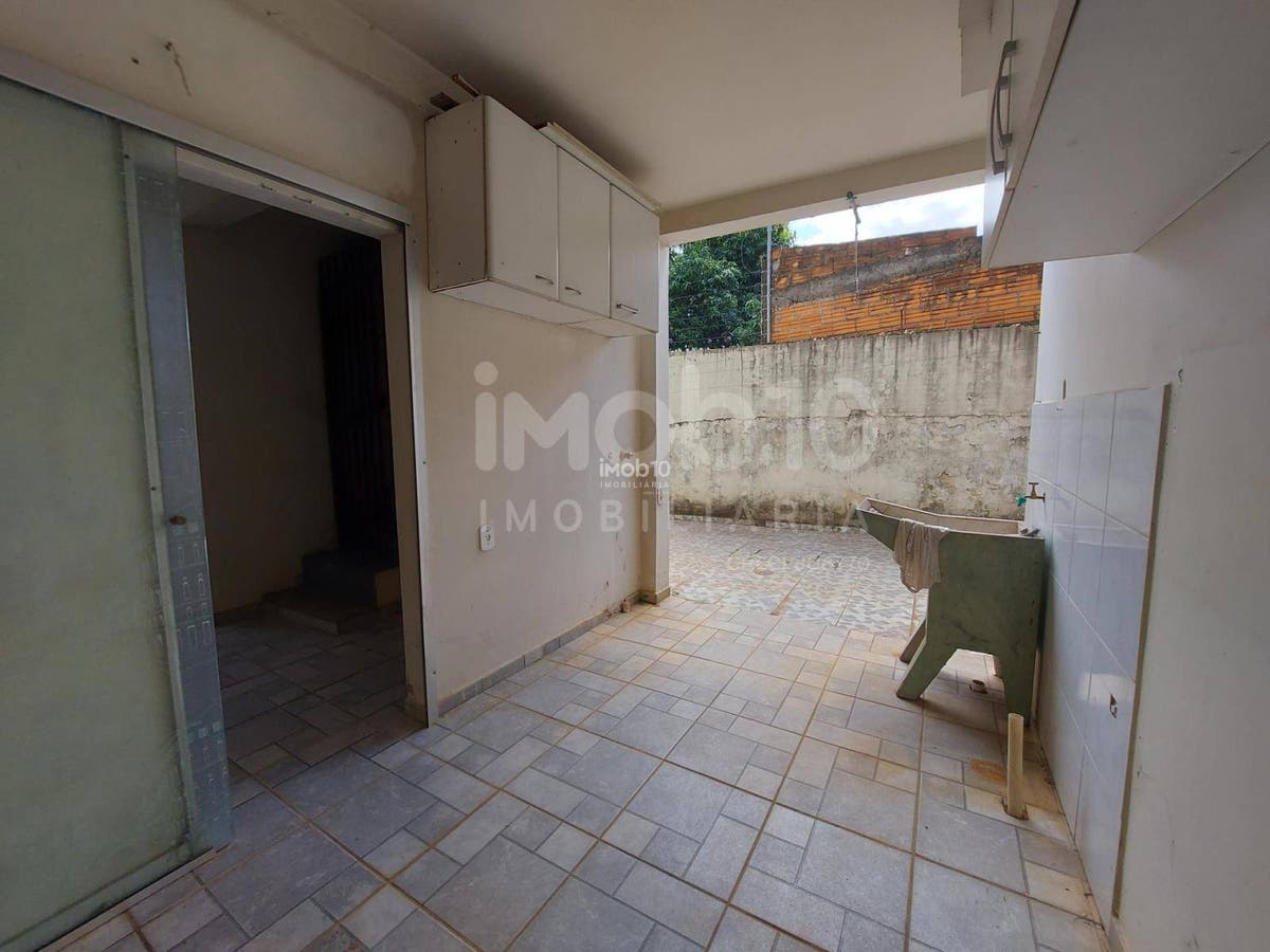 SOBRADO COM 4 QUARTOS A VENDA NO CENTRO DE FOZ DO IGUAÇU - PR