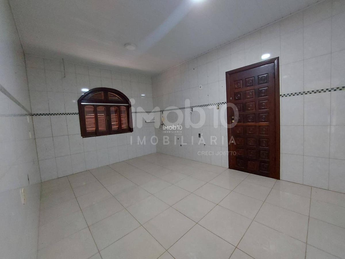 SOBRADO COM 4 QUARTOS A VENDA NO CENTRO DE FOZ DO IGUAÇU - PR